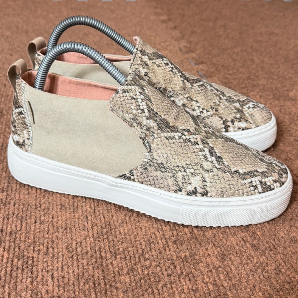 Slip-On Snake Print Casual Sneakers in Beige